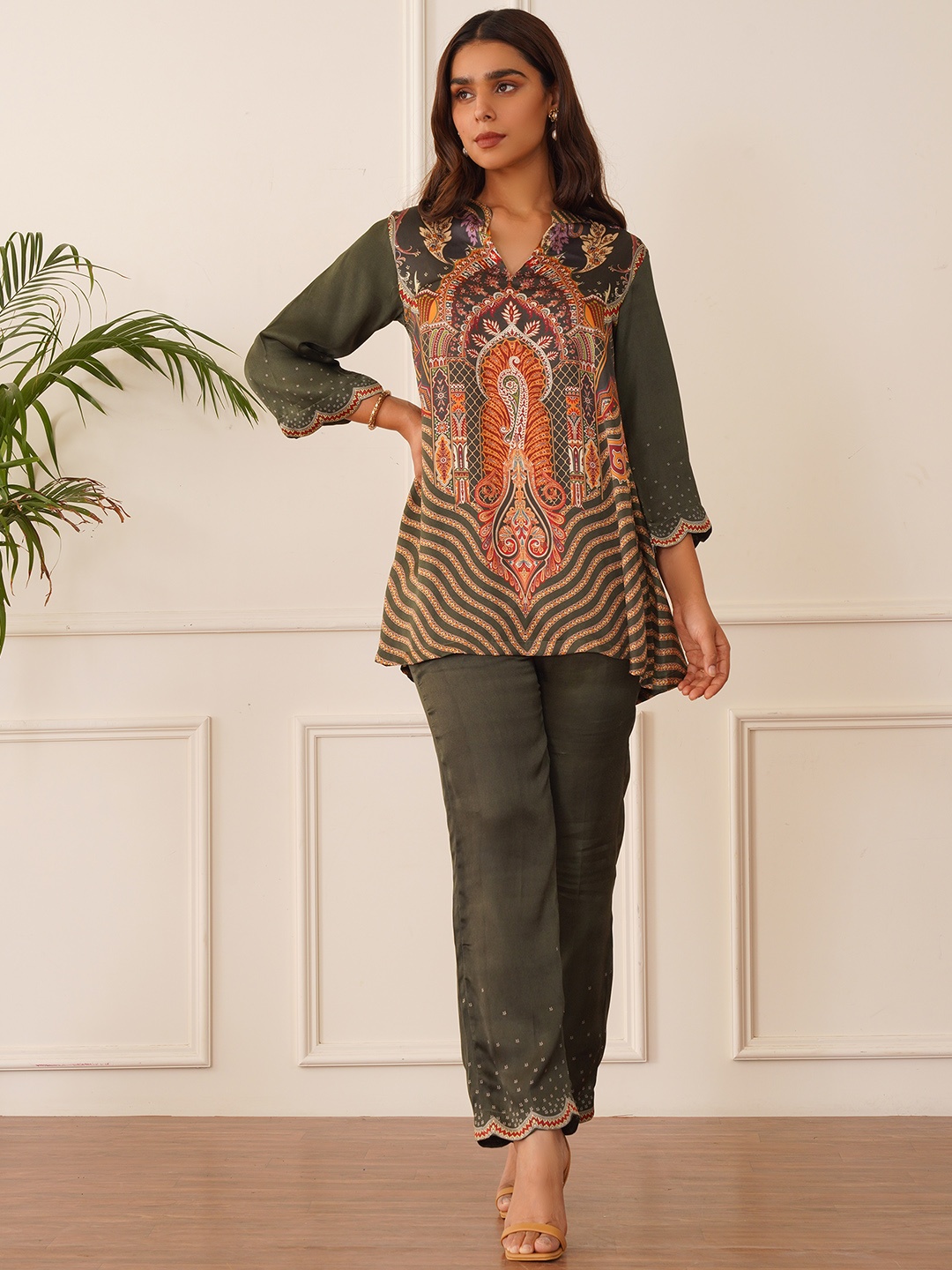 

INCHING INDIA Ethnic Motifs Printed Scalloped Top & Trousers Co-Ords, Olive