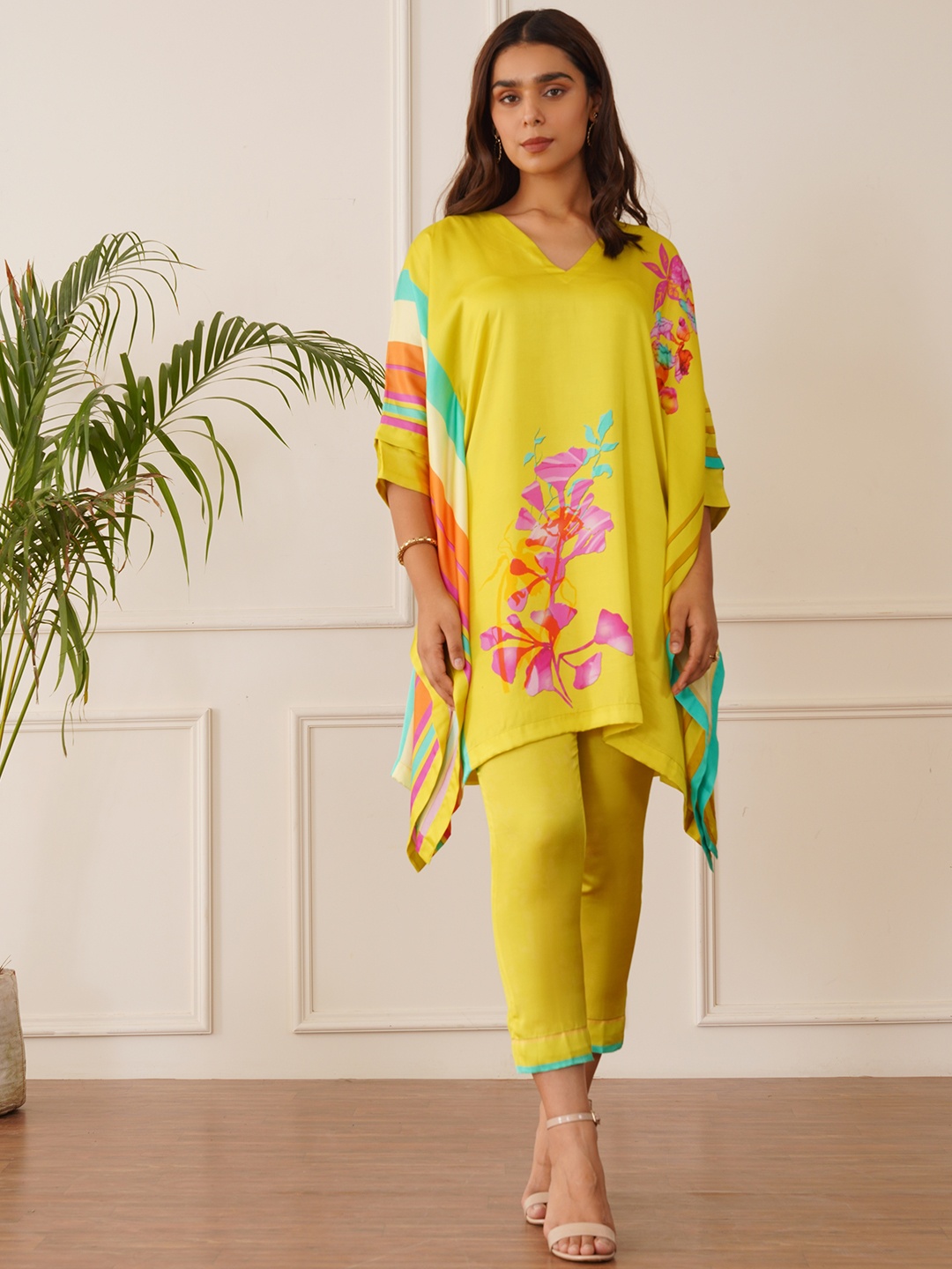 

INCHING INDIA Floral Printed V-Neck Three-Quarter Sleeve Kaftan Co-Ords, Yellow