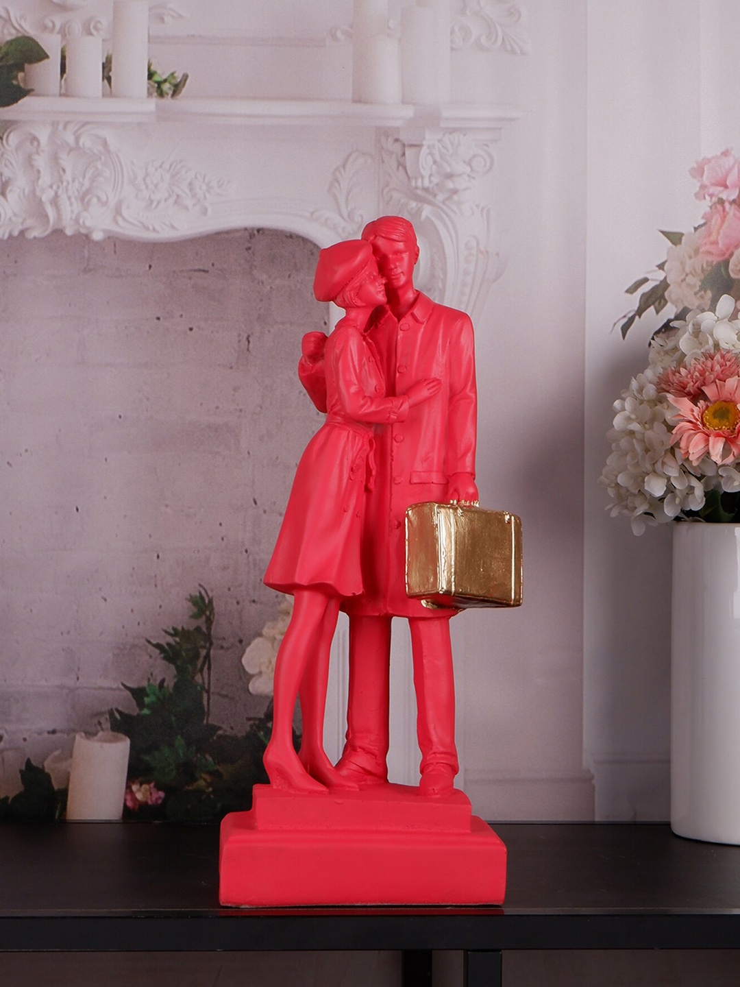 

THE WHITE INK DECOR Red & Metallic-toned Couple With Bag Showpiece
