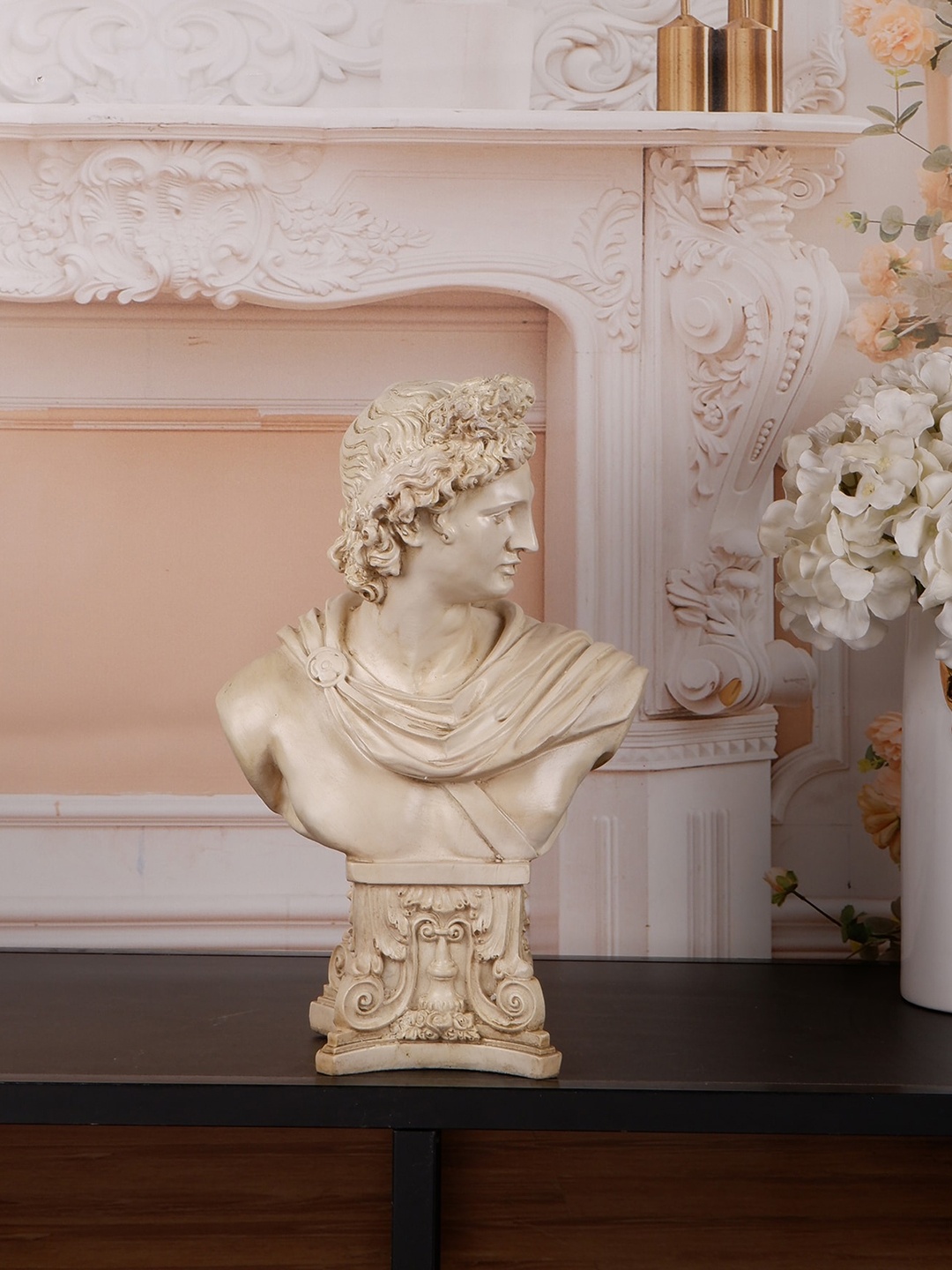 

THE WHITE INK DECOR Antique Series Beige Caroline Premium Showpiece