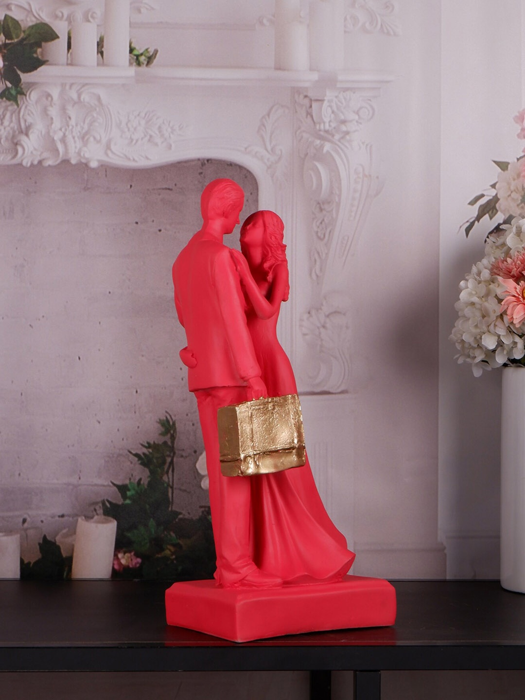 

THE WHITE INK DECOR Red & Gold-Toned Textured Couple With Bag Showpiece