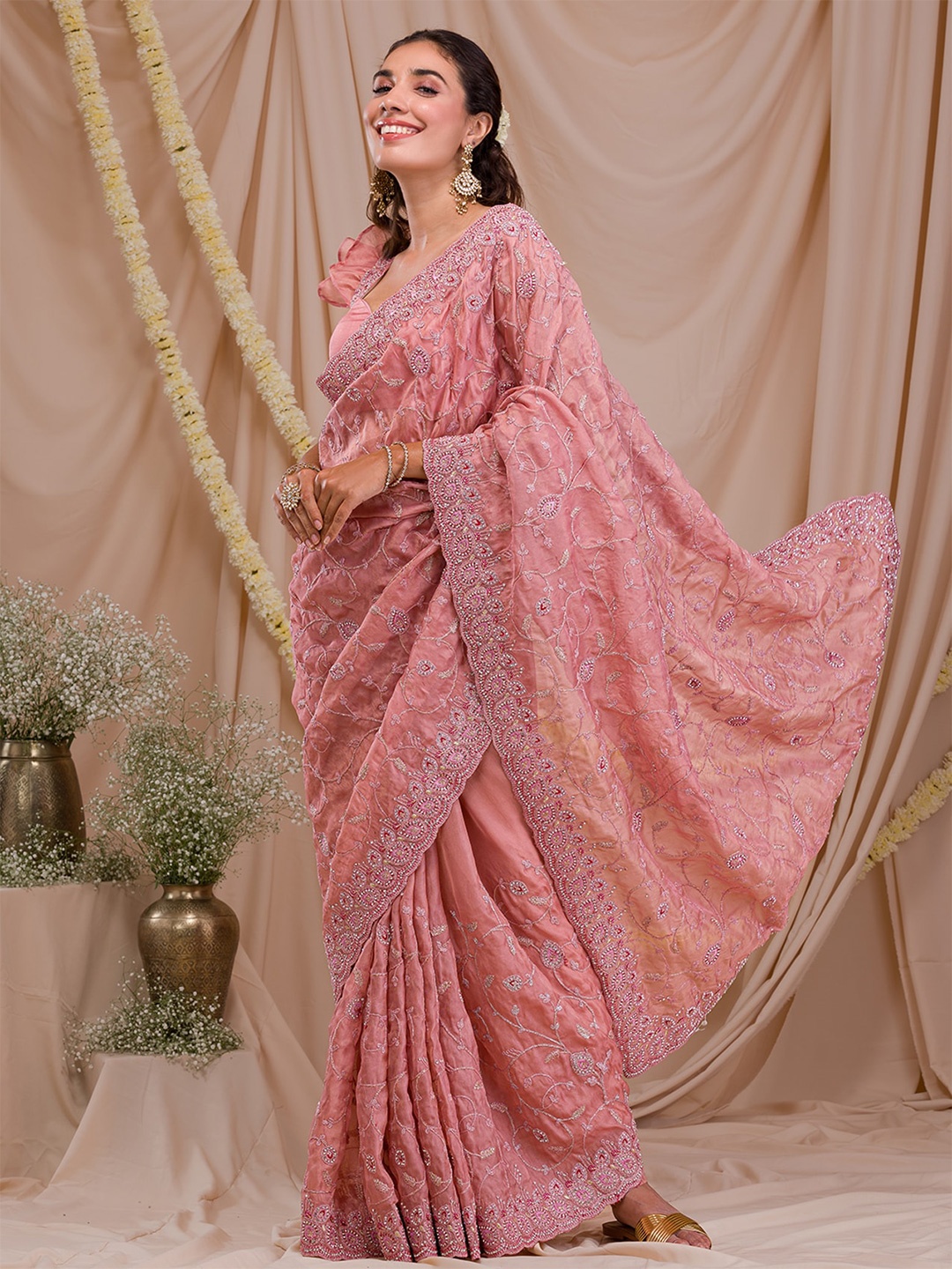 

Koskii Floral Embroidered Beads and Stones Detail Saree, Pink