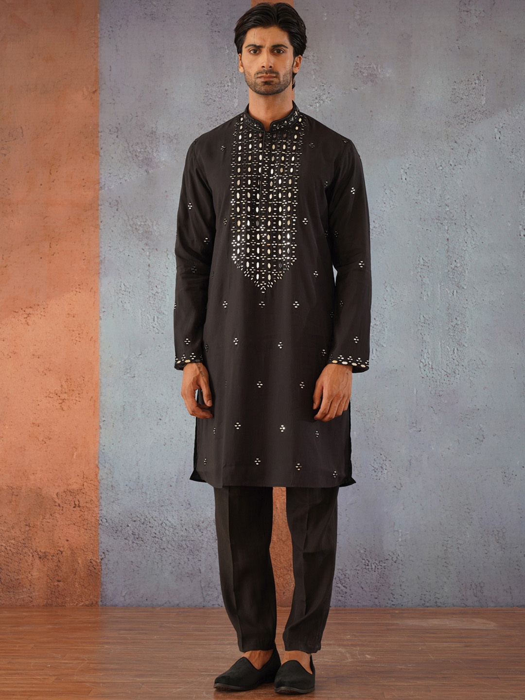 

KALPRAAG Hand Mirror Embroidered Kurta Set with Dupatta, Black