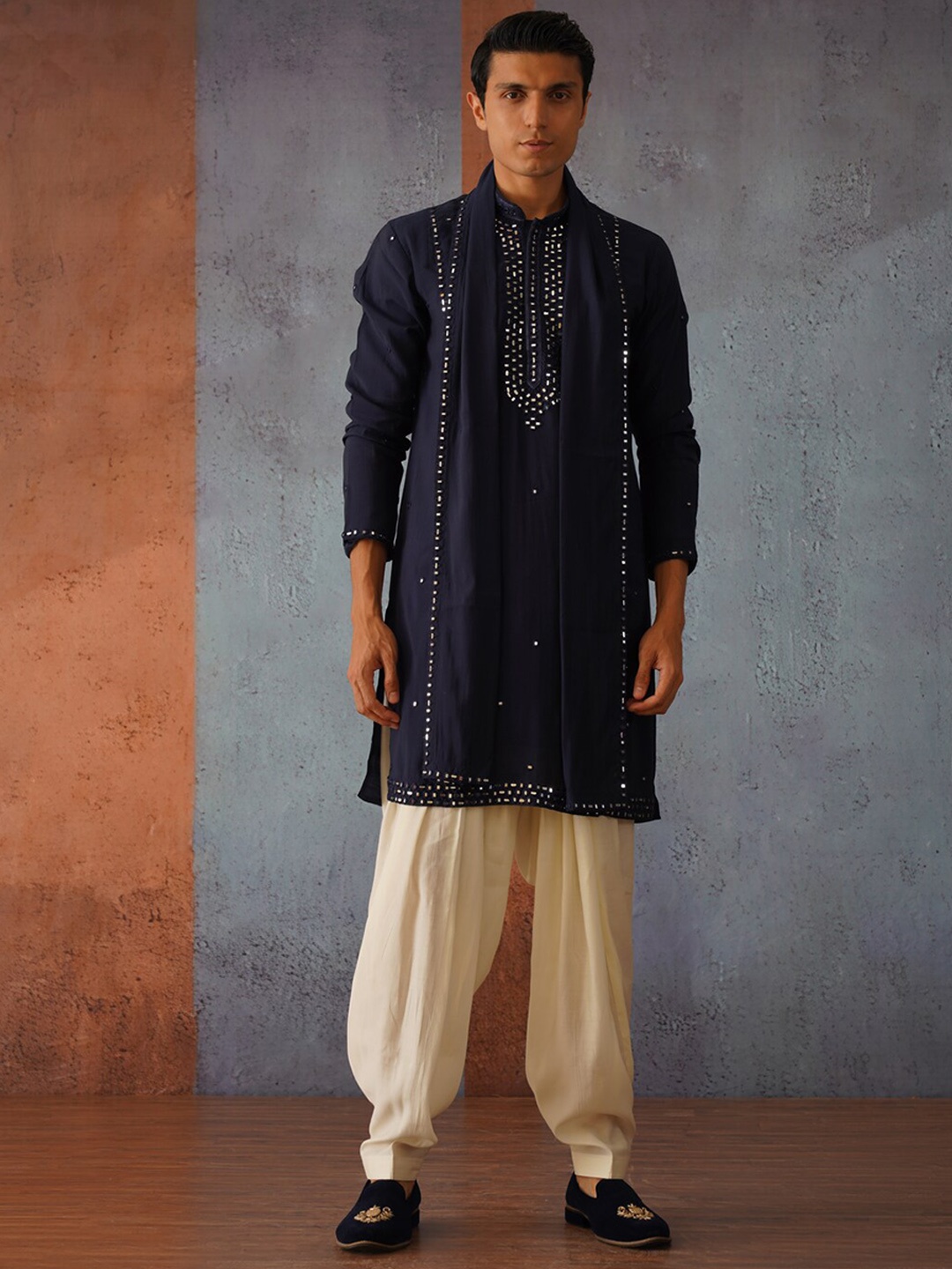 

KALPRAAG Starry Blue Hand Embroidered Kurta Set, Navy blue