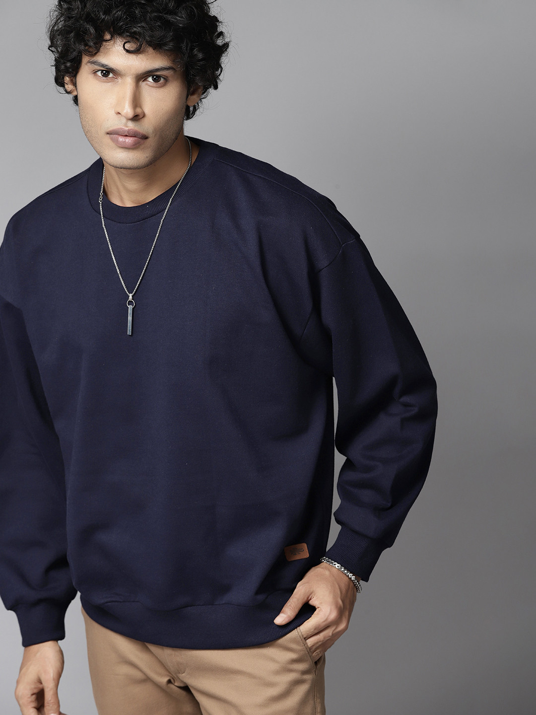 

Roadster Men Solid Sweatshirt, Navy blue