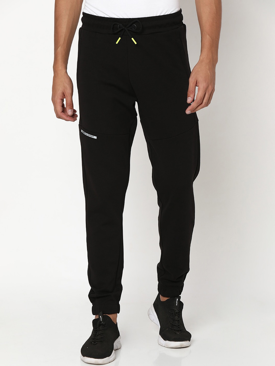 

SPYKAR Men Mid-rise Cotton Joggers, Black