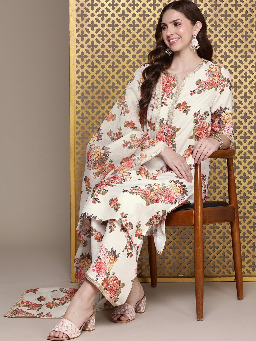 

House of Pataudi Women Floral Printed Gotta Patti Kurta with Palazzos & Dupatta, White