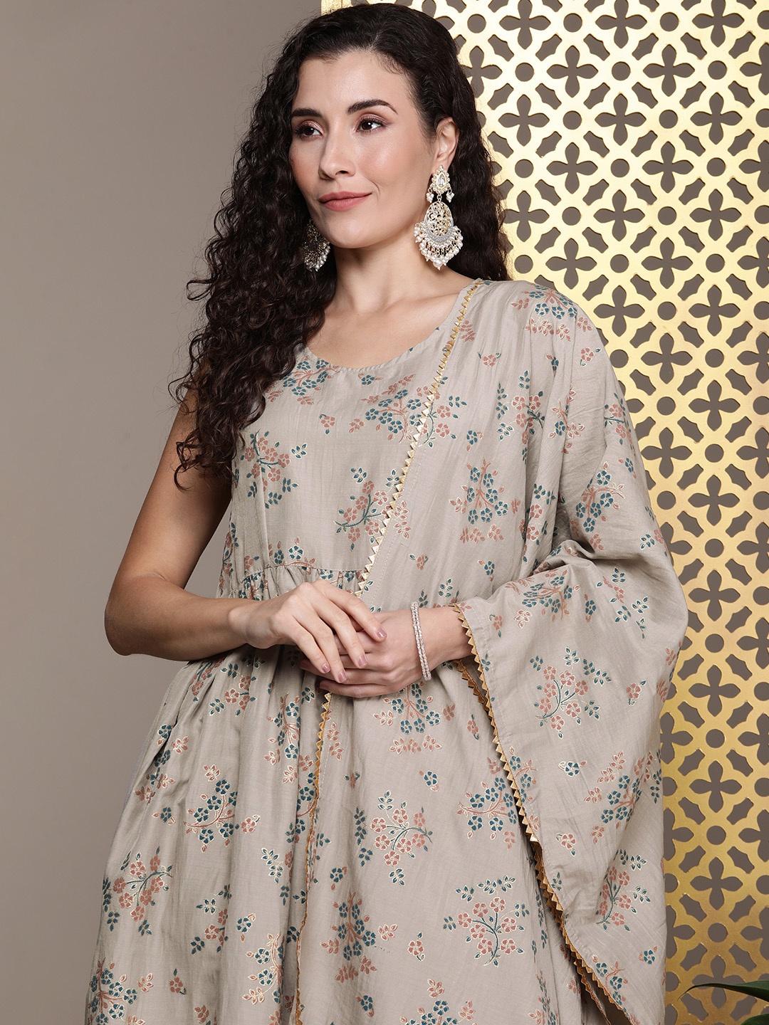

House of Pataudi Women Floral Printed Regular Jashn Kurta With Trousers & Dupatta, Grey