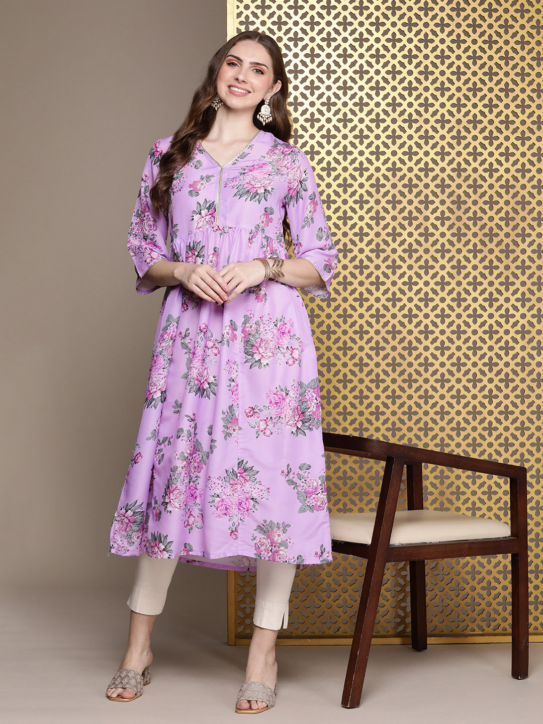 

House of Pataudi Women Floral Printed Gotta Patti Floral Kurta, Lavender