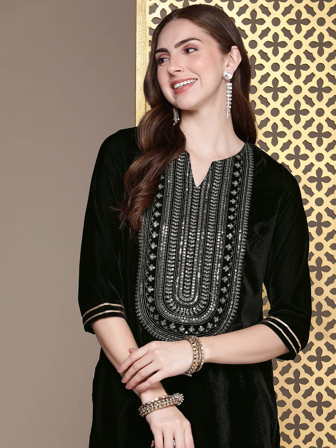 

House of Pataudi Women Jashn Yoke Design Sequinned Kurta With Trousers, Black