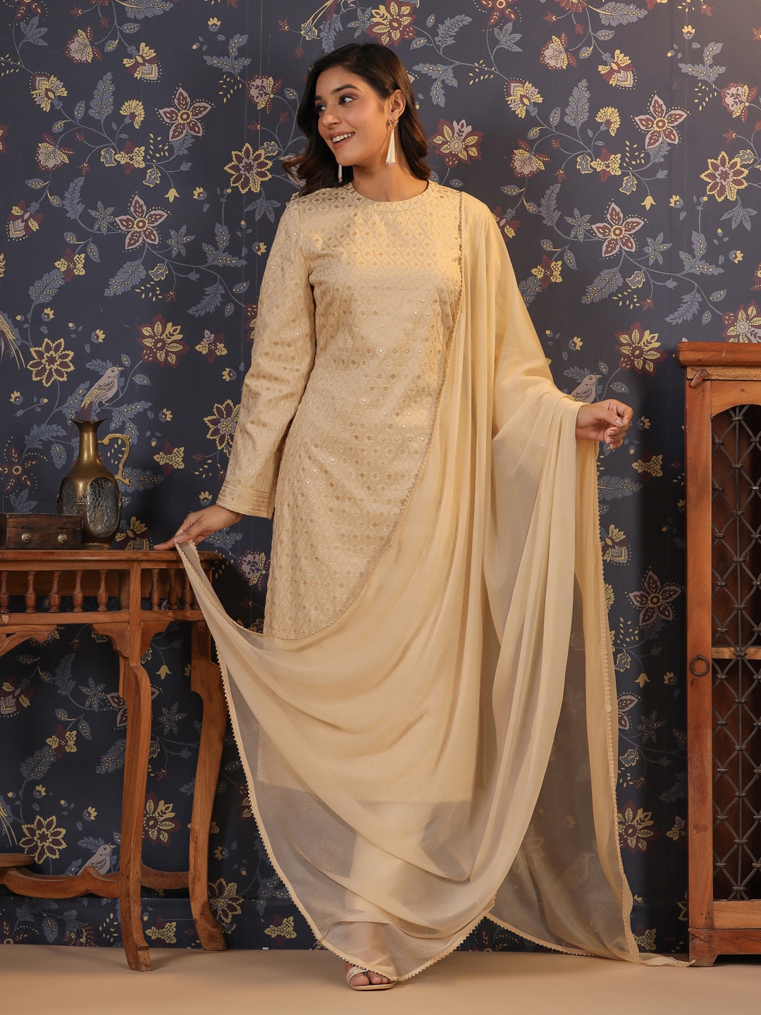 

House of Pataudi Ethnic Motifs Embroidered Sequinned Jashn Kurta with Trousers & Dupatta, Beige