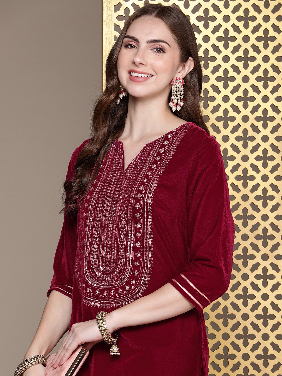 

House of Pataudi Women Jashn Yoke Design Sequinned Kurta With Trousers, Maroon