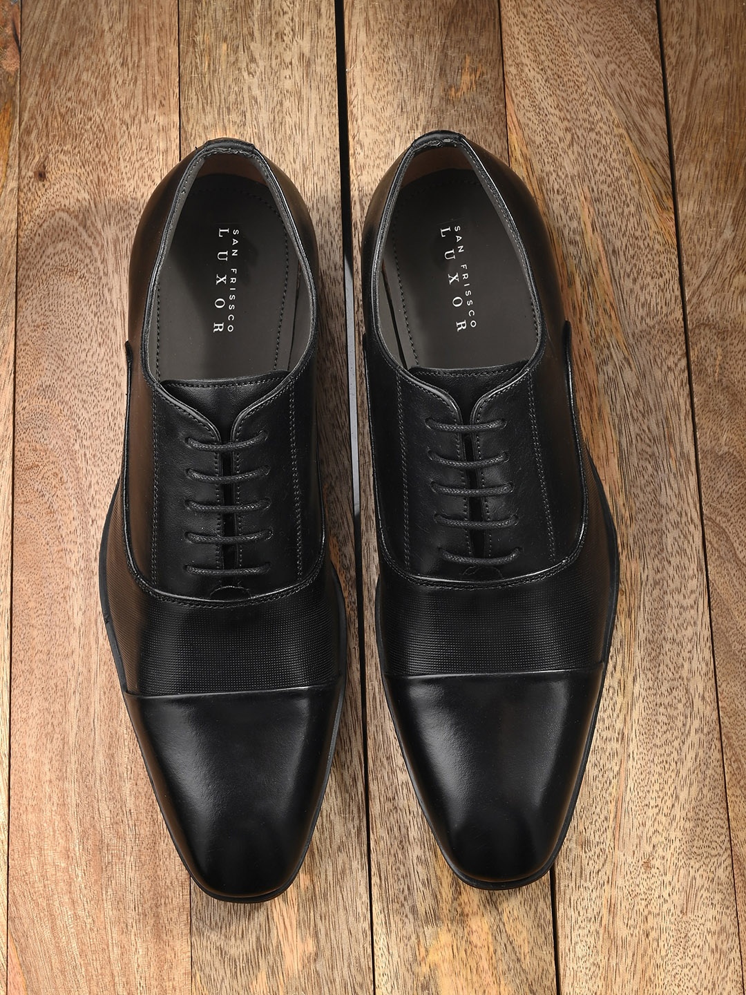 

San Frissco Men Textured Leather Formal Oxfords, Black
