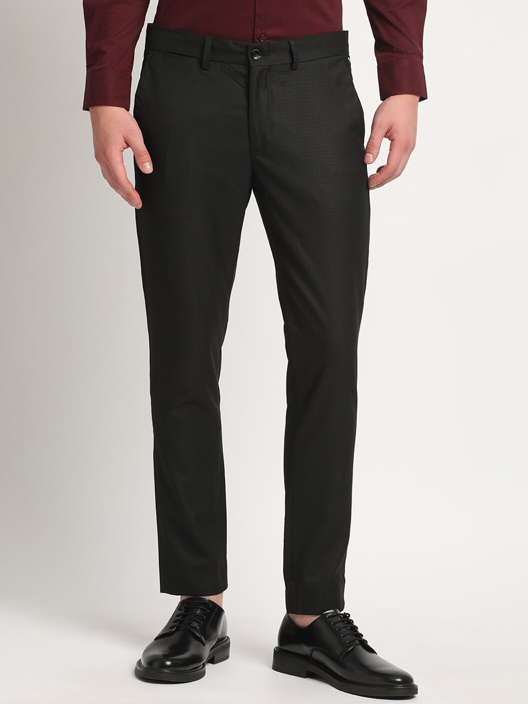 

THE BEAR HOUSE Men Solid Tapered Fit Mid-Rise Formal Trousers, Black