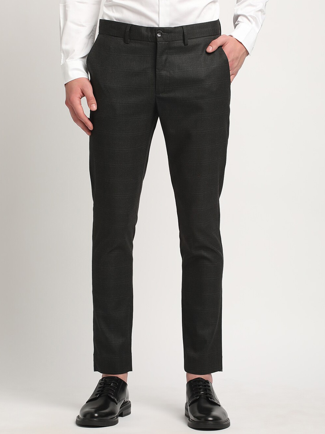 

THE BEAR HOUSE Men Solid Tapered Fit Mid-Rise Formal Trousers, Black