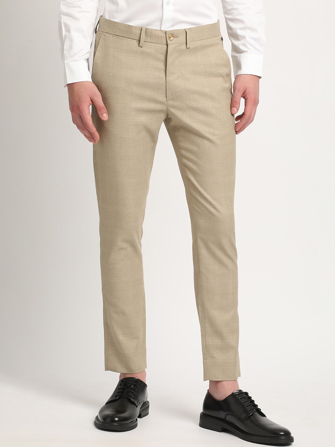 

THE BEAR HOUSE Men Solid Checked Tapered Fit Mid-Rise Formal Trousers, Beige