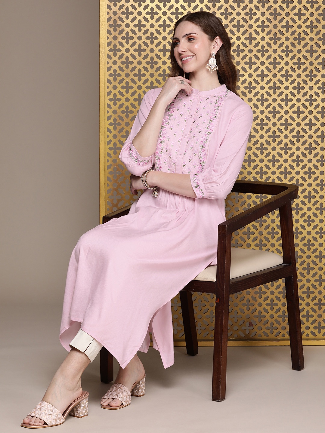 

House of Pataudi Jashn Floral Yoke Design Thread Work Kurta, Pink