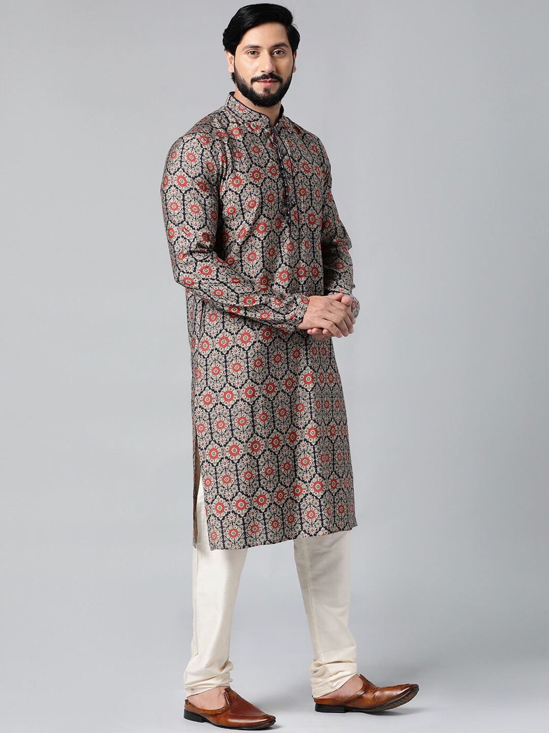 

TheEthnic.Co Ethnic Motifs Printed Band Collar Kurta with Pyjamas, Navy blue