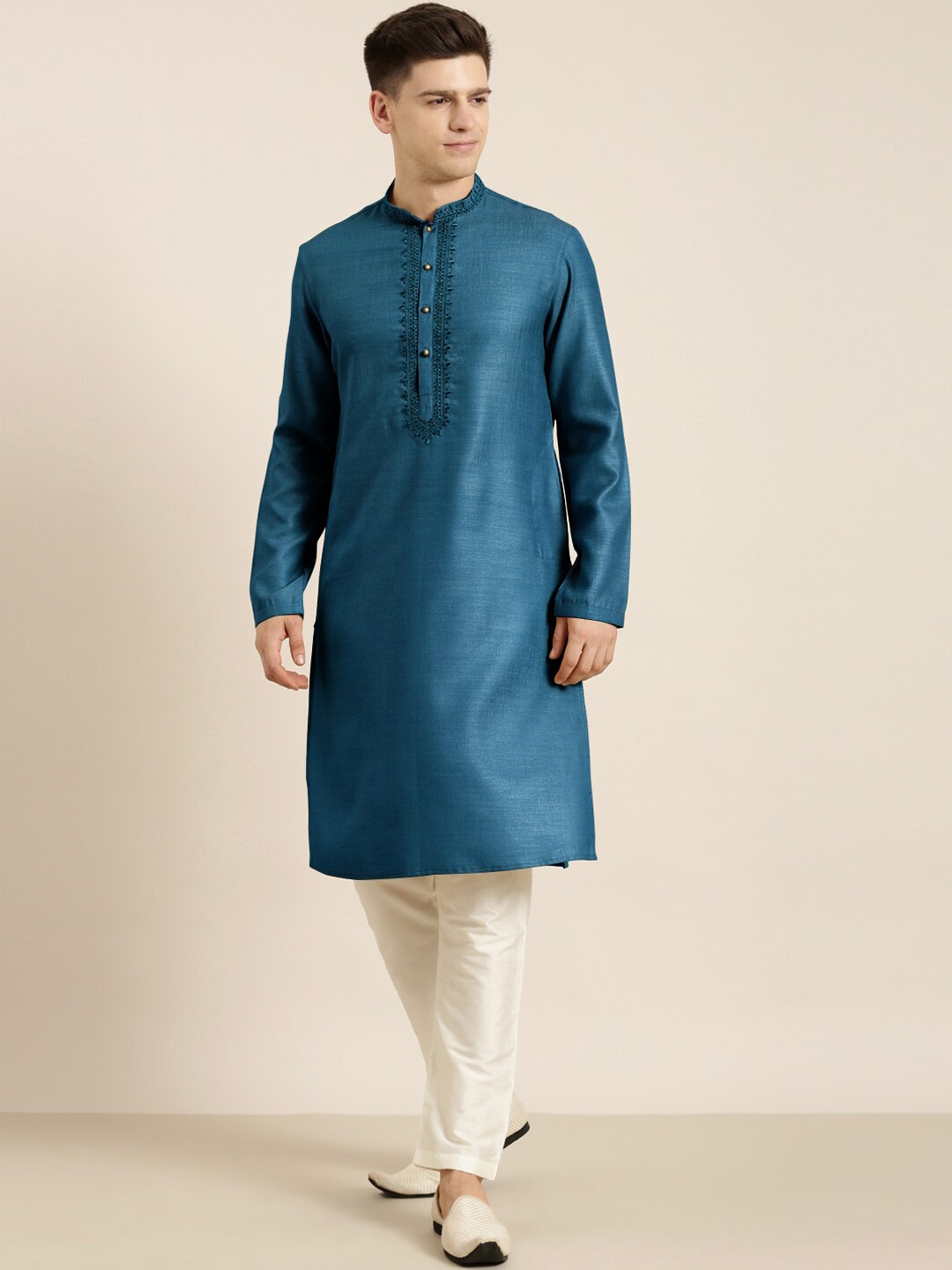 

TheEthnic.Co Thread Work Pure Cotton Kurta with Pyjamas, Blue