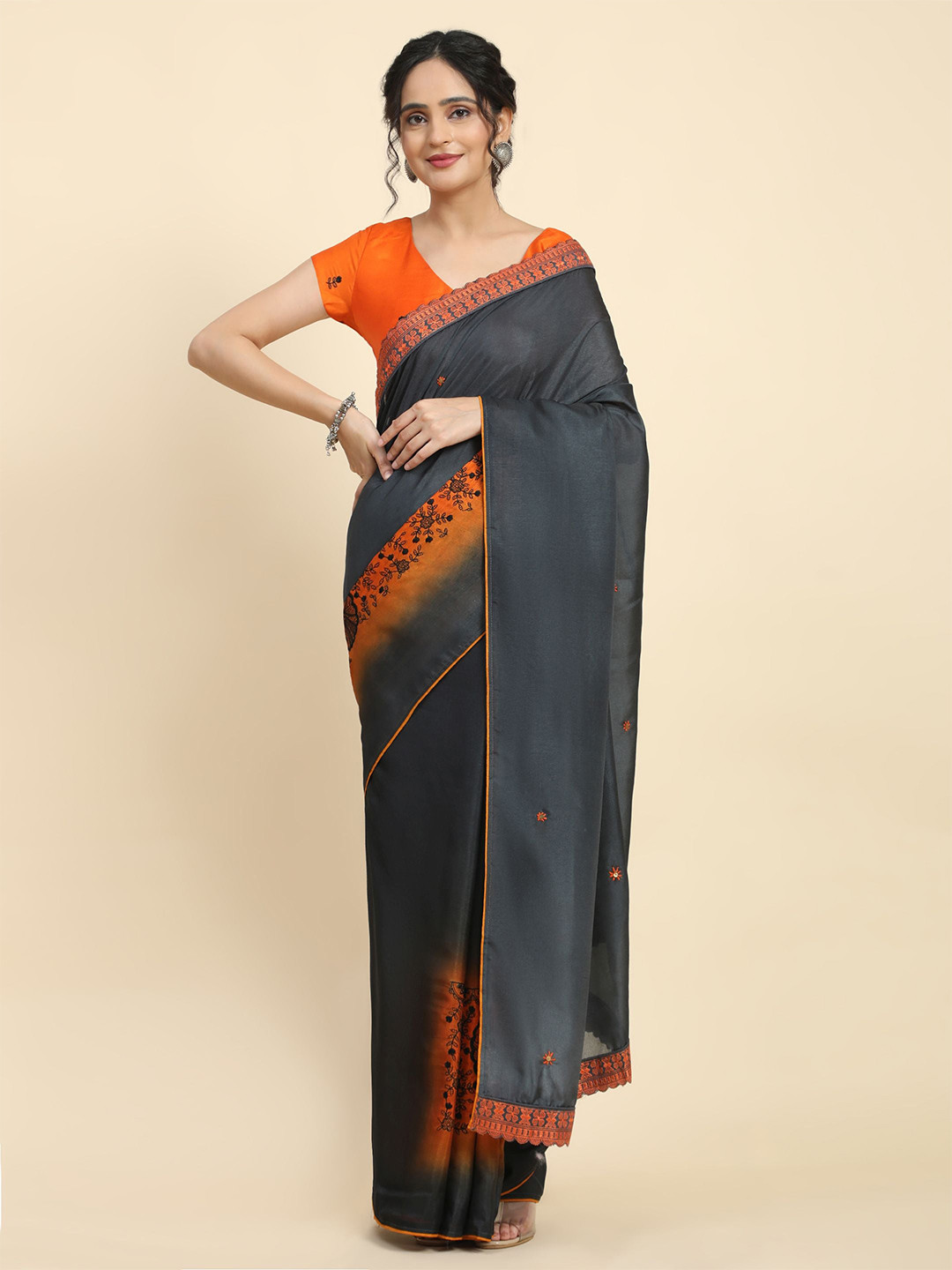 

RACHNA Floral Embroidered Silk Cotton Tussar Saree, Black