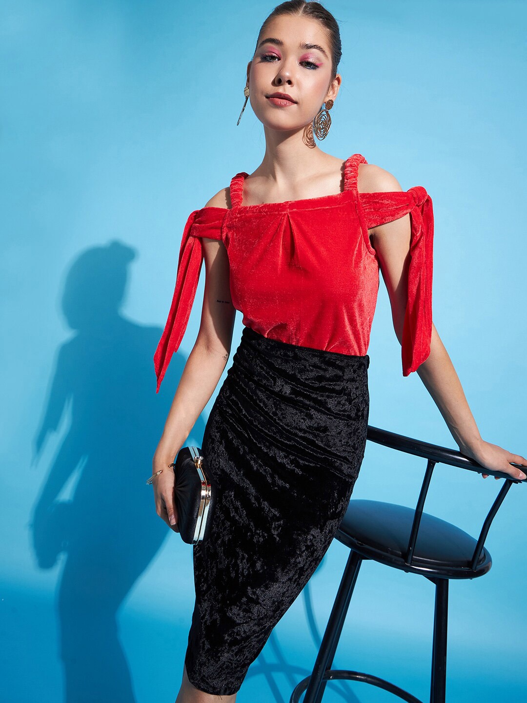 

DressBerry Shoulder Straps Tie-Ups Detail Velvet Top, Red
