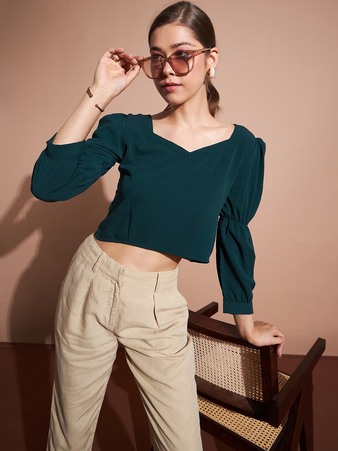 DressBerry Green Sweetheart Neck Puff Sleeves Smocking Styled Back Crop Top