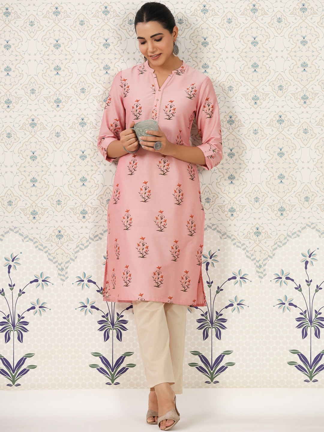 

Ode by House of Pataudi Pink Floral Printed Straight Kurta