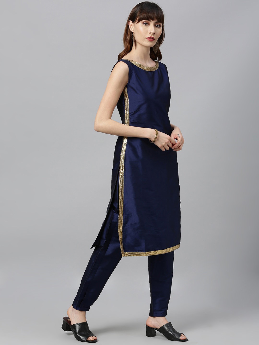

Ethnovog Sleeveless Gotta Patti Straight Kurta, Navy blue