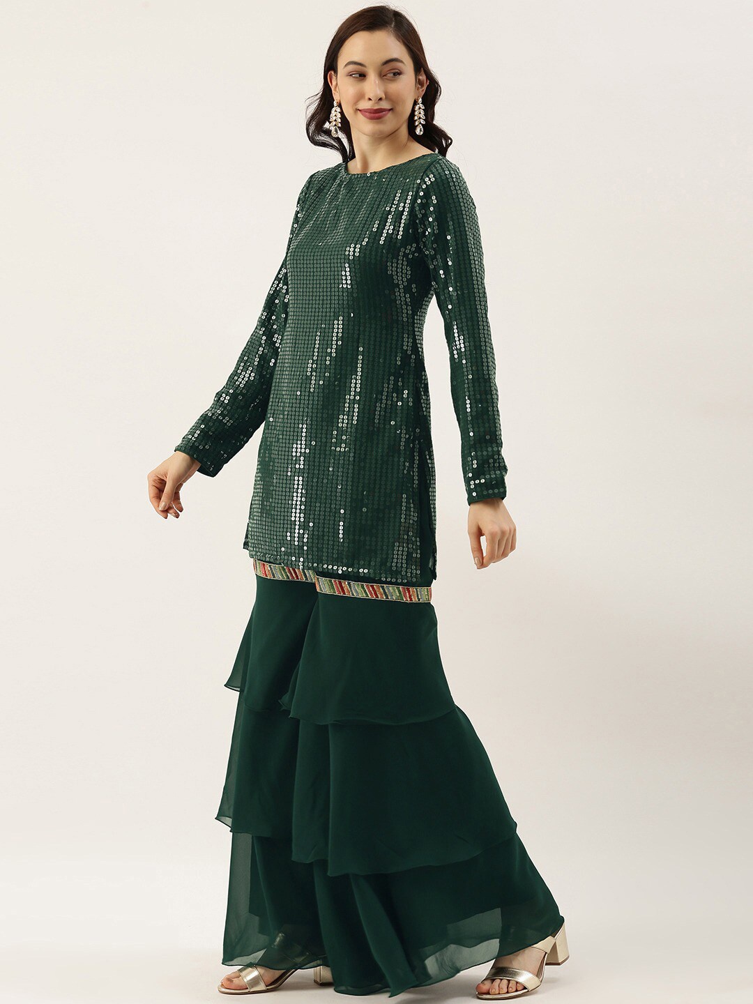 

Ethnovog Embellished Boat Neck Sequins Detail Straight Kurta, Green