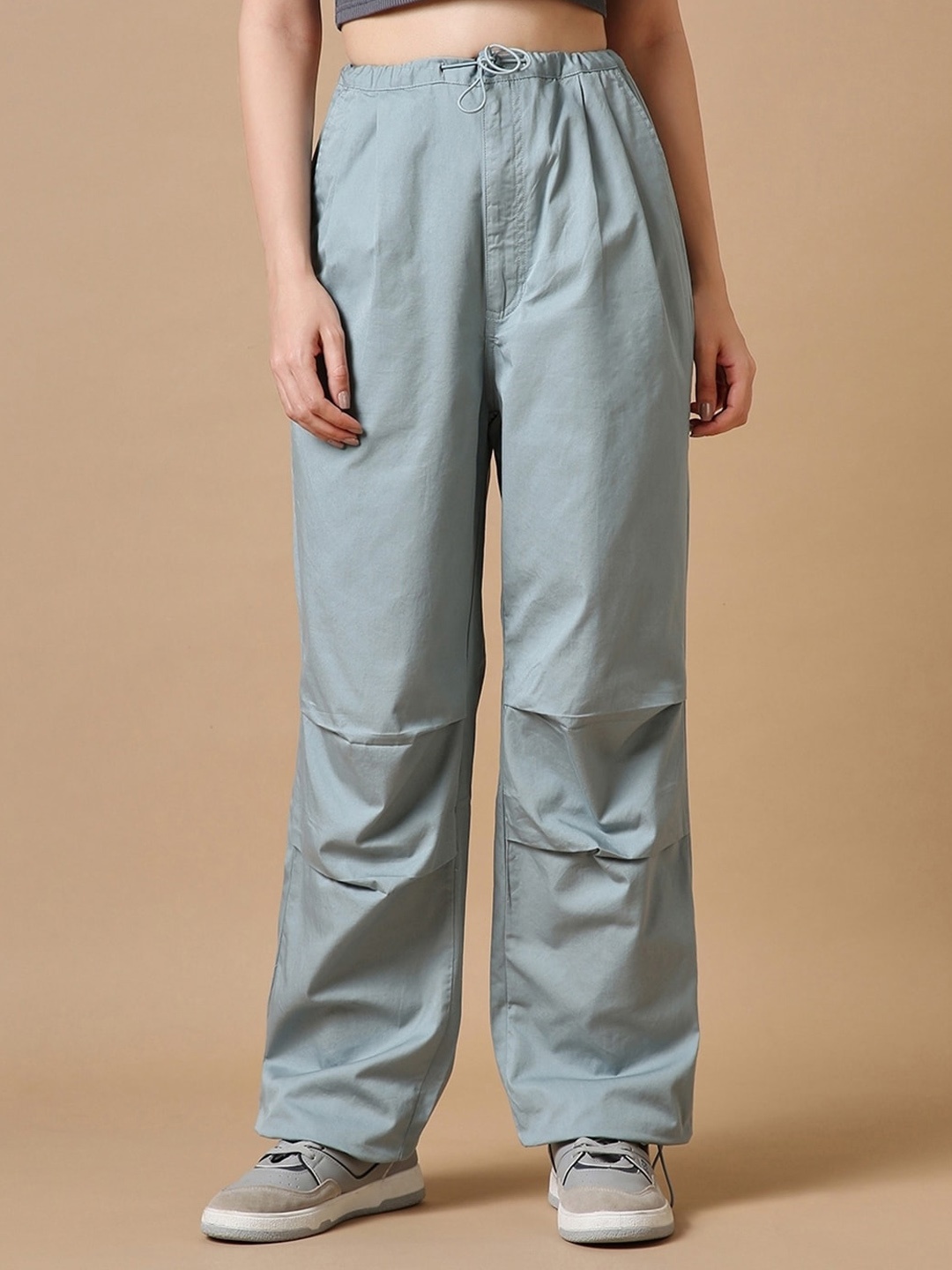 

Bewakoof Plus Women Regular Fit Mid-Rise Cotton Parachute Pants, Green