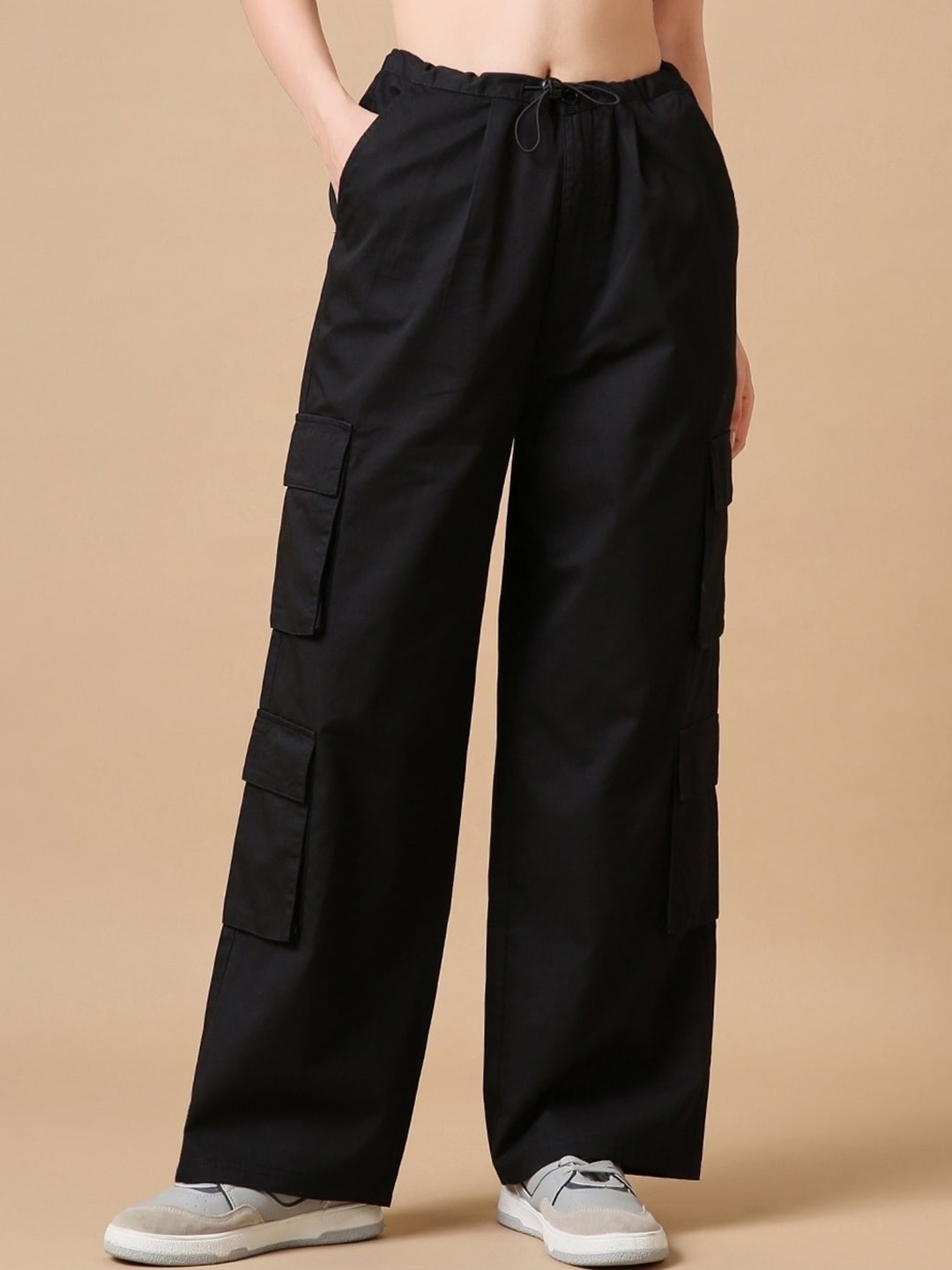 

Bewakoof Plus Women Regular Fit Mid-Rise Cotton Parachute Pants, Black