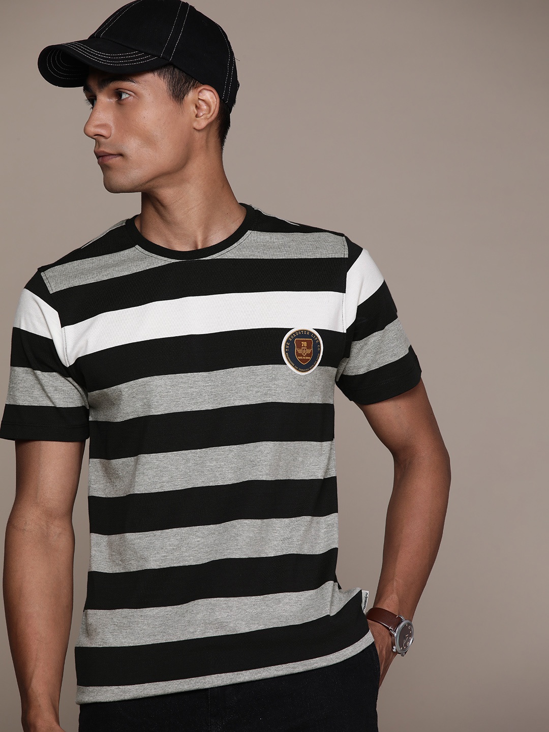 

The Roadster Lifestyle Co. Striped Short Sleeves T-shirt, Black