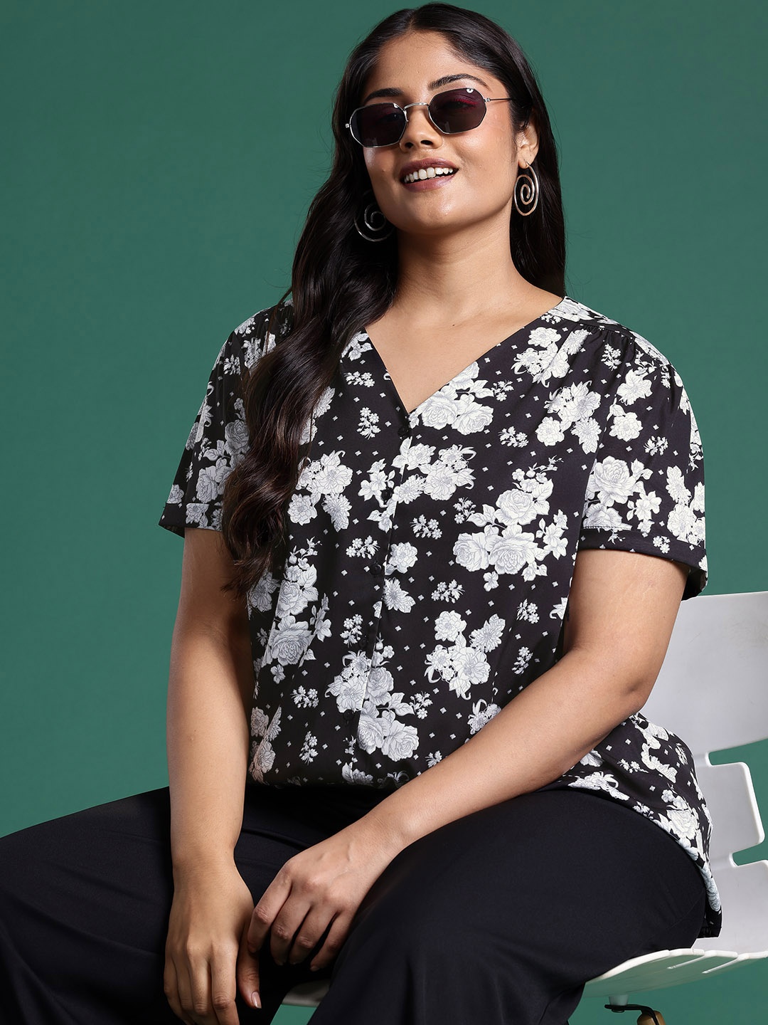 

DressBerry Curve Plus Size Floral Print Top, Black