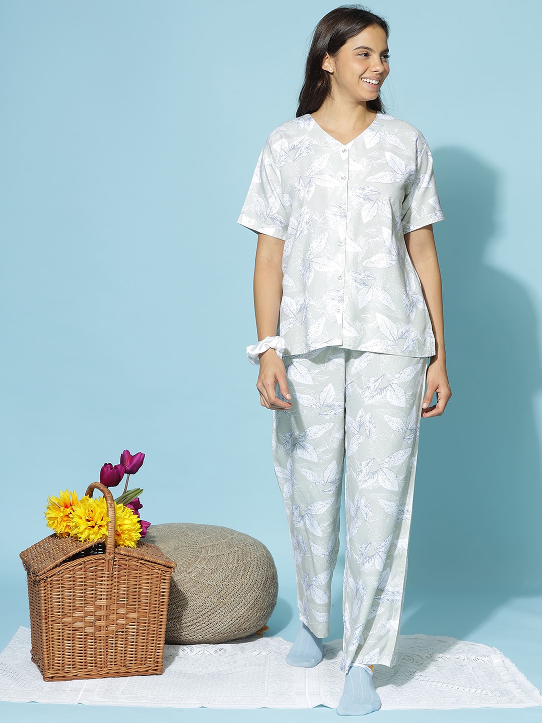 

9shines Label Tropical Printed V-Neck Shirt With Pyjamas, Olive