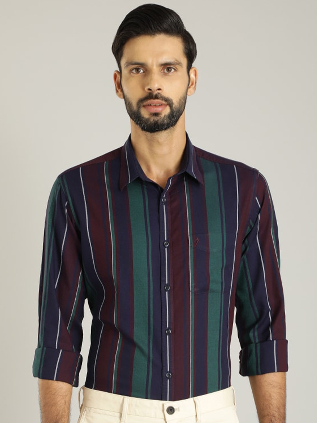 

Indian Terrain Classic Fit Vertical Striped Pure Cotton Casual Shirt, Navy blue