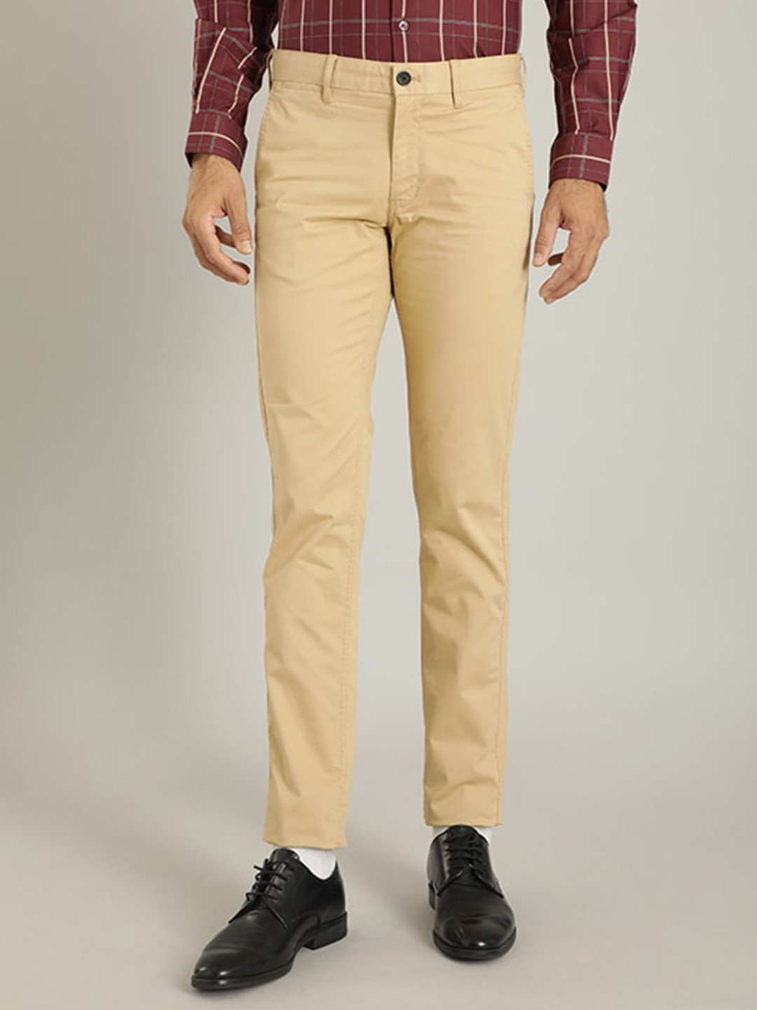 

Indian Terrain Men Brooklyn Slim Fit Chinos Trousers, Beige
