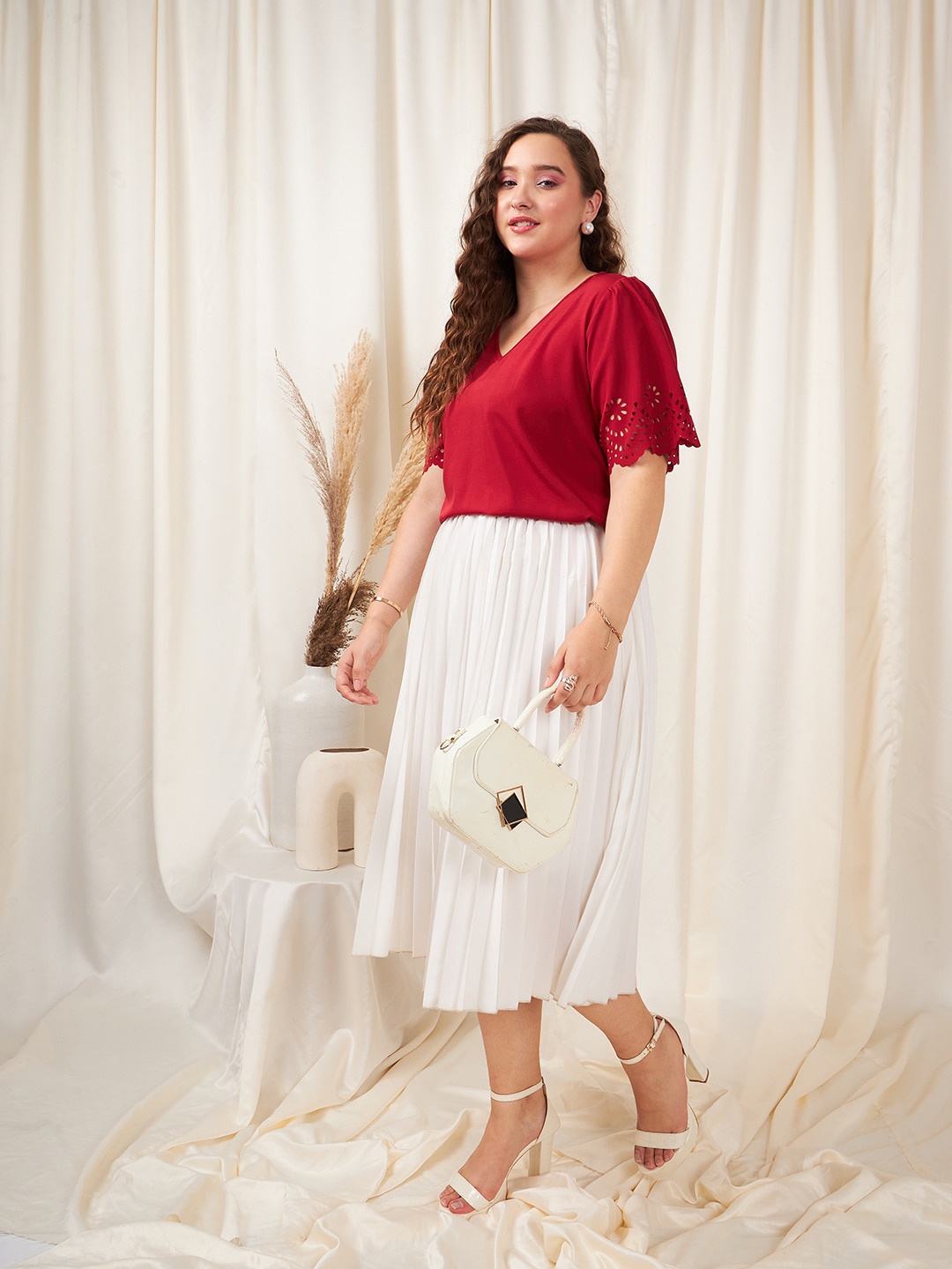 

Berrylush Curve Plus Size V-Neck Puff Sleeves Cut-Out Schiffli Regular Top, Red