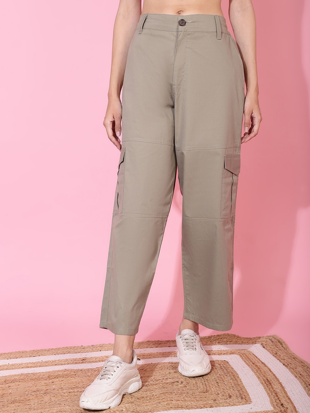 

TAG 7 Women Relaxed Straight Leg Straight Fit High-Rise Cropped Cotton Twill Cargos, Green