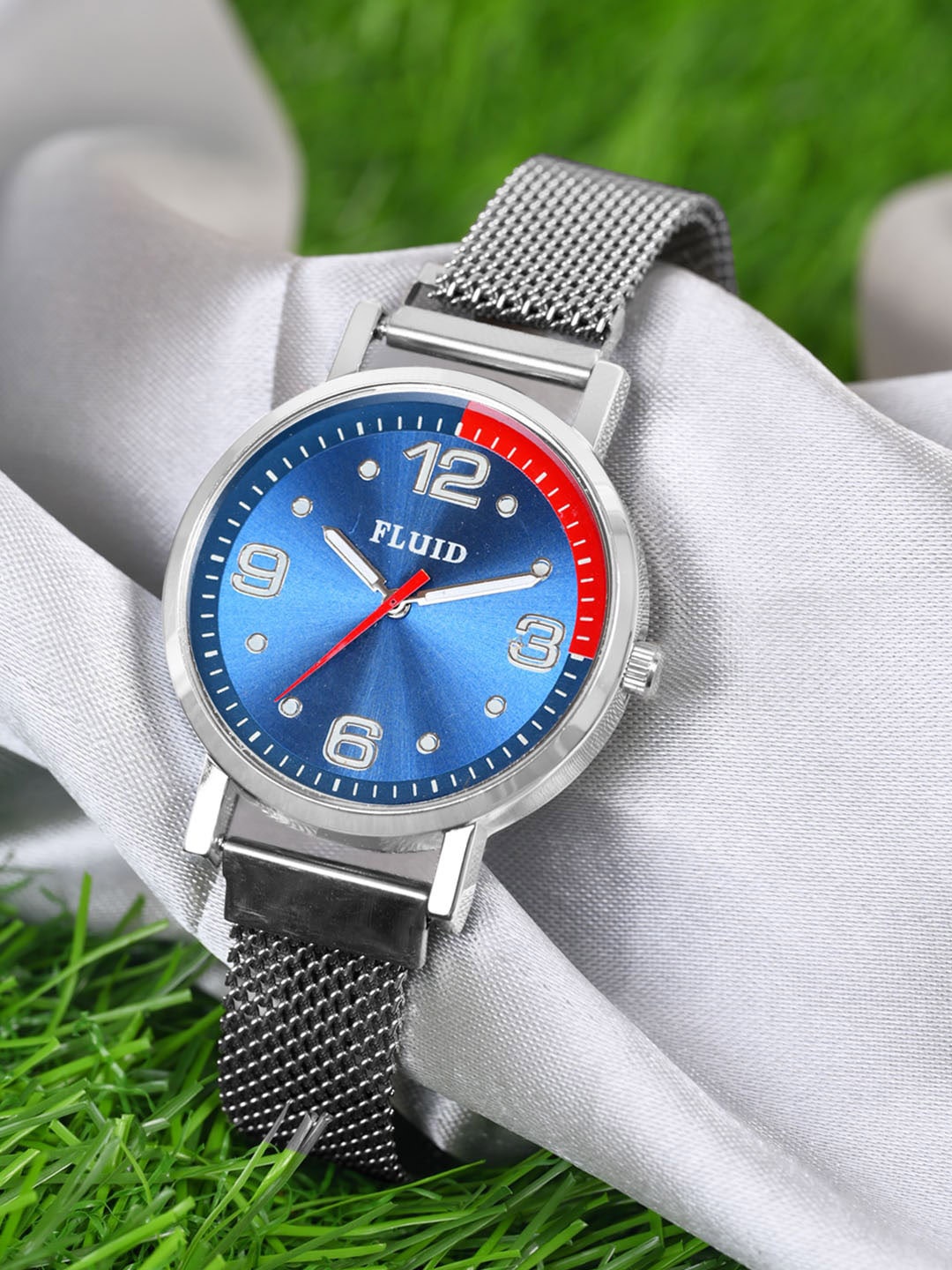 

FLUID Women Textured Bracelet Style Straps Analogue Watch FLWatch23-023-SL02, Blue