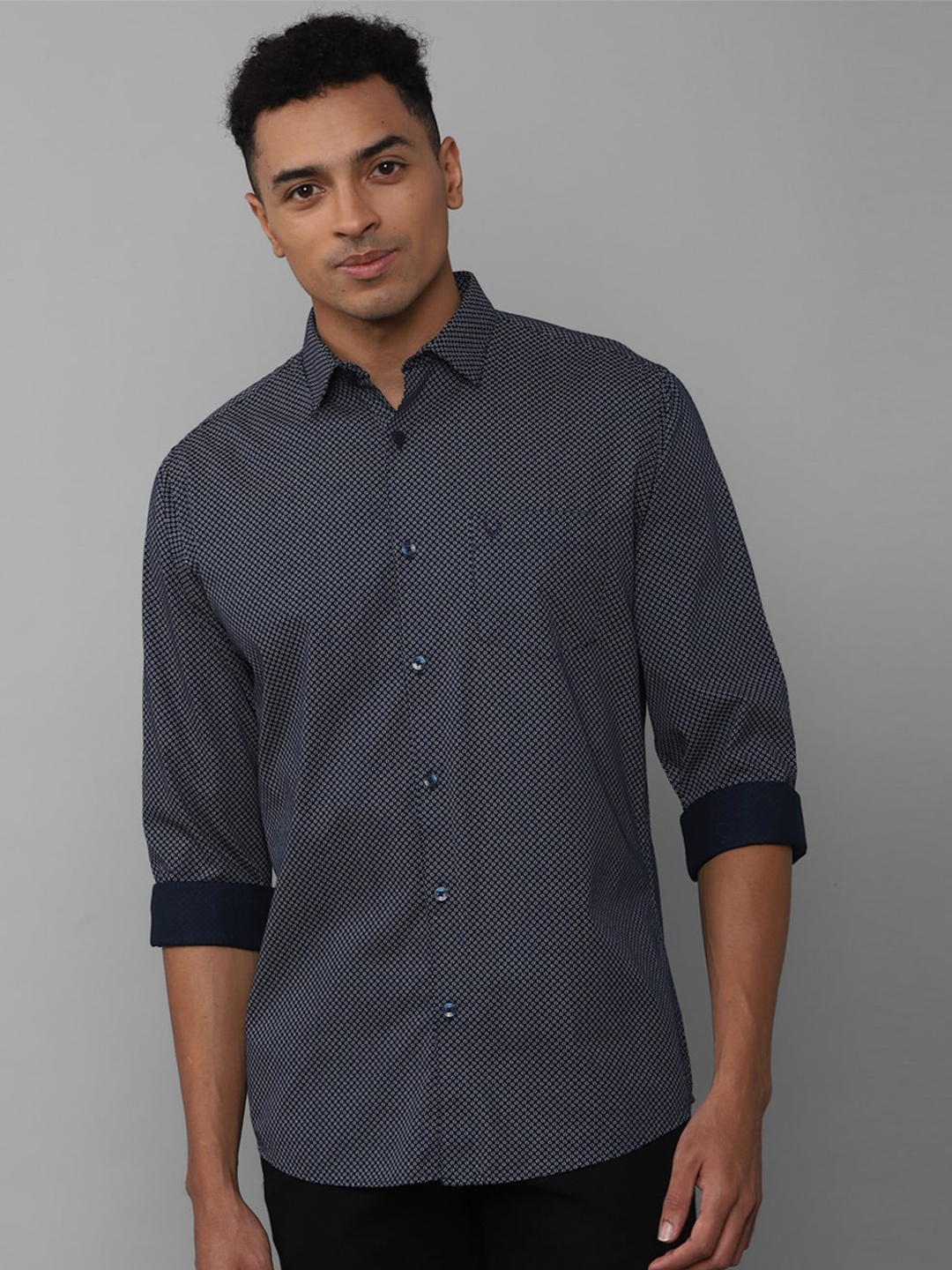 

Allen Solly Slim Fit Opaque Printed Pure Cotton Casual Shirt, Navy blue