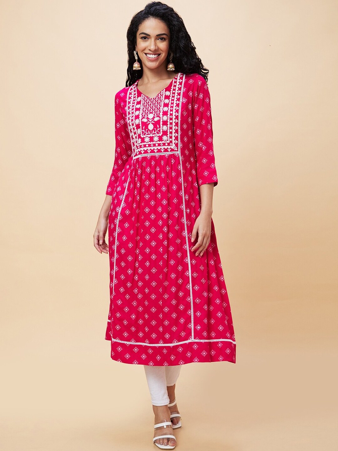 

Globus Ethnic Motifs Printed Thread Work Detail Kurta, Pink