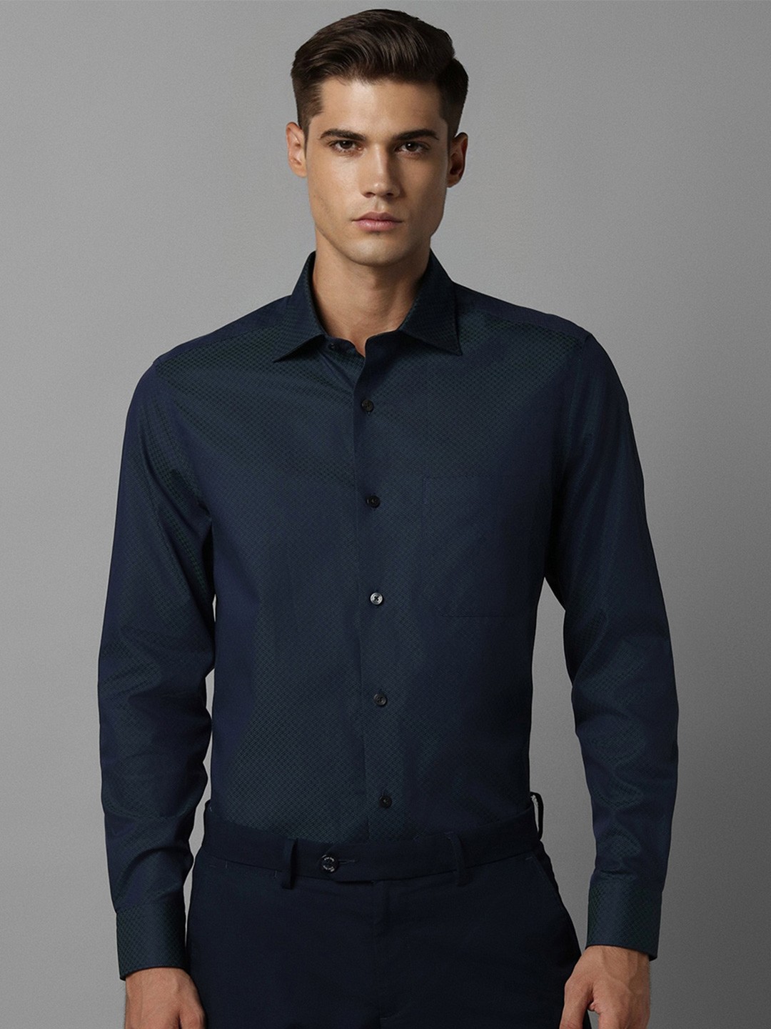 

Louis Philippe Textured Regular Fit Pure Cotton Formal Shirt, Navy blue