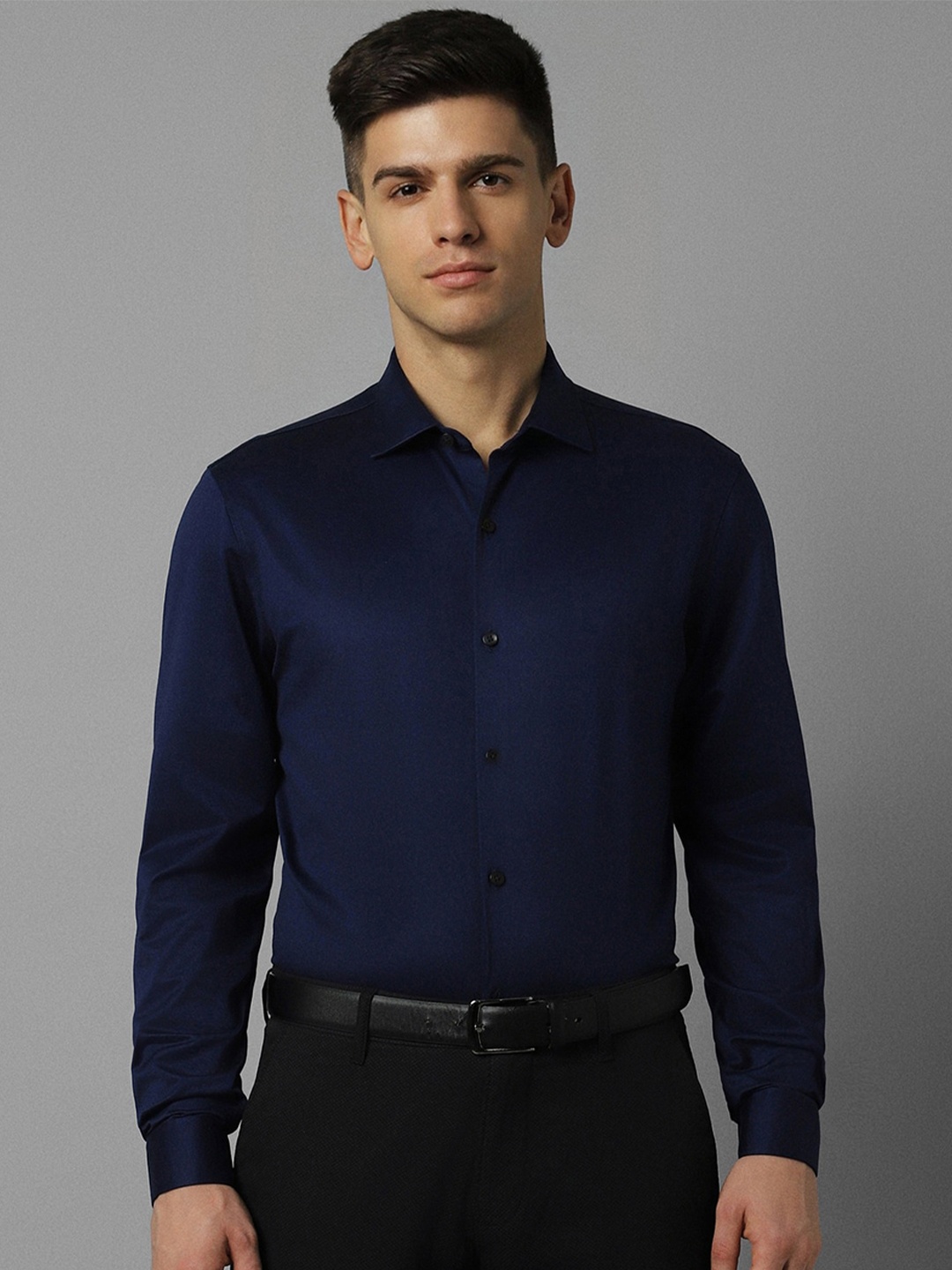 

Louis Philippe Slim Fit Spread Collar Long Sleeves Pure Cotton Formal Shirt, Navy blue