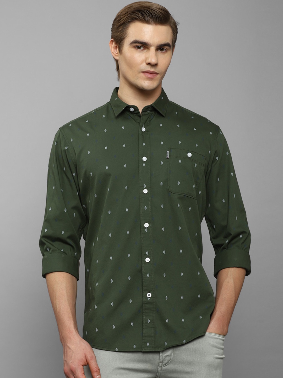 

Louis Philippe Jeans Slim Fit Conversational Printed Pure Cotton Casual Shirt, Green