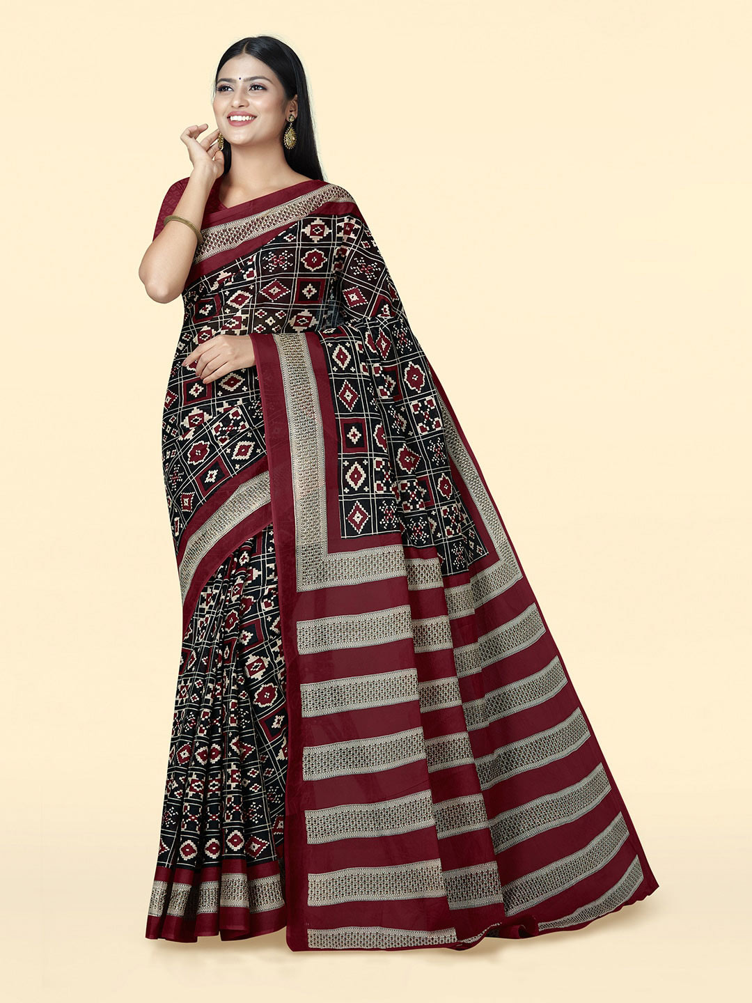 

SHANVIKA Ethnic Motifs Pure Cotton Block Print Saree, Black