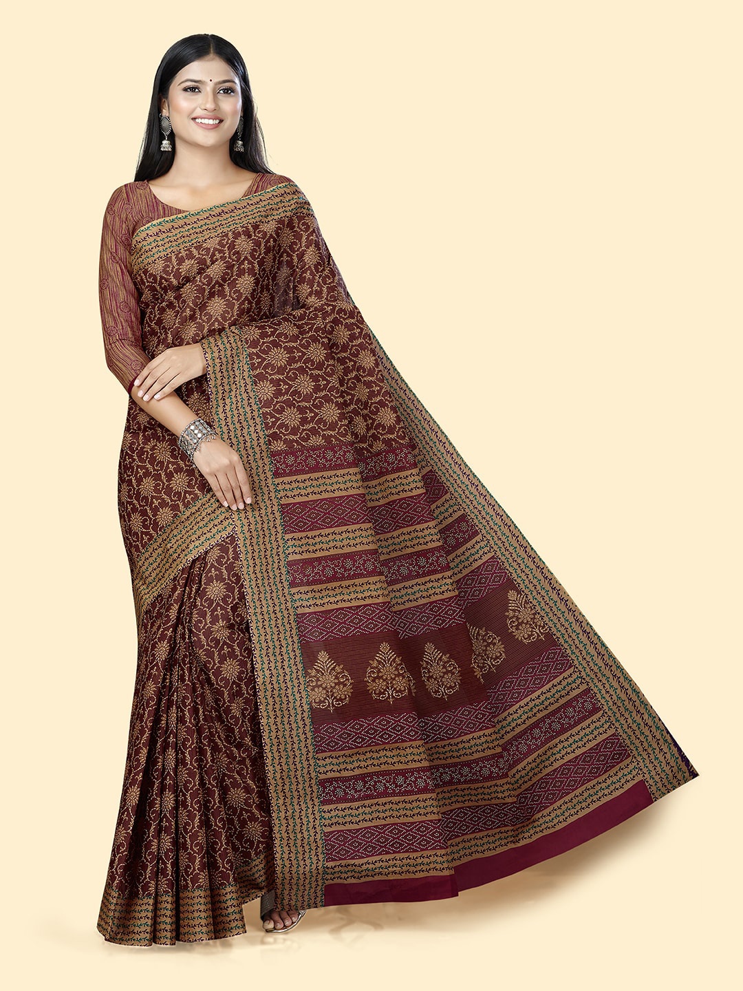 

SHANVIKA Floral Printed Pure Cotton Block Print Saree, Brown