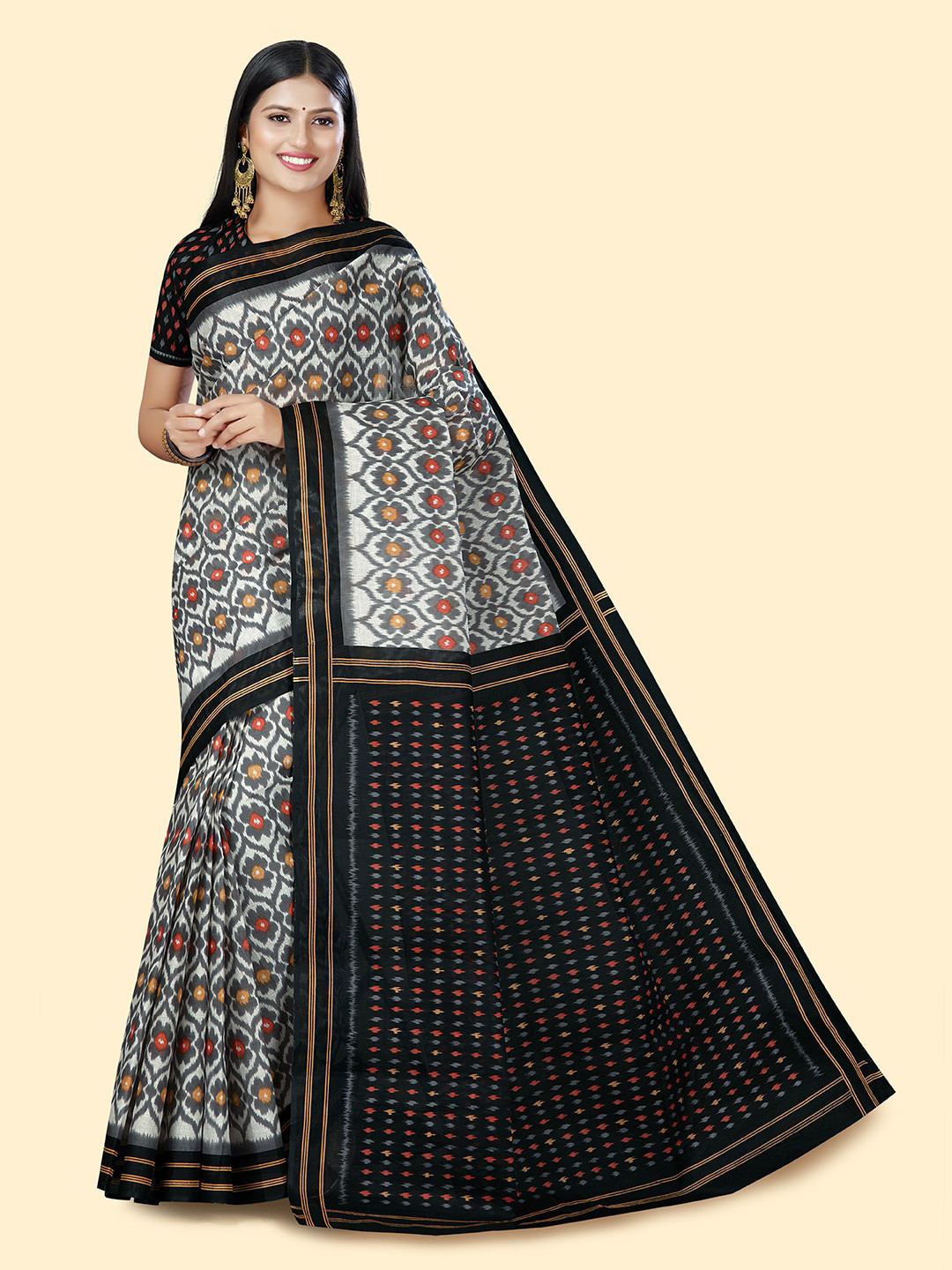 

SHANVIKA Floral Printed Pure Cotton Block Print Saree, White