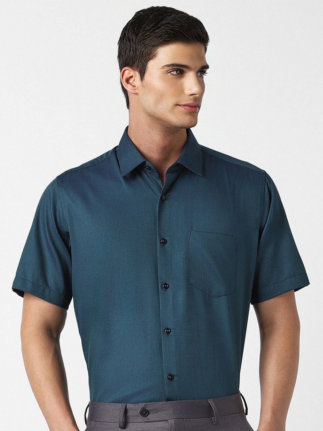 

Van Heusen Slim Fit Spread Collar Pure Cotton Formal Shirt, Blue