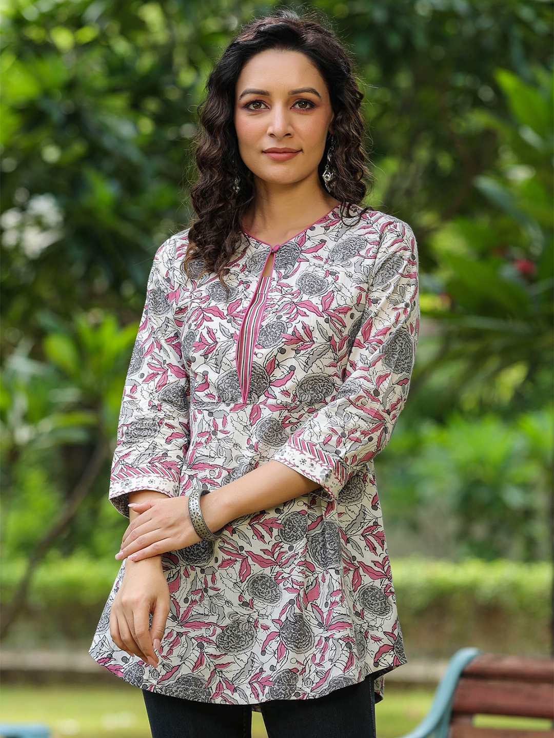 Rain & Rainbow Floral Printed Keyhole Neck Pure Cotton Kurti, White