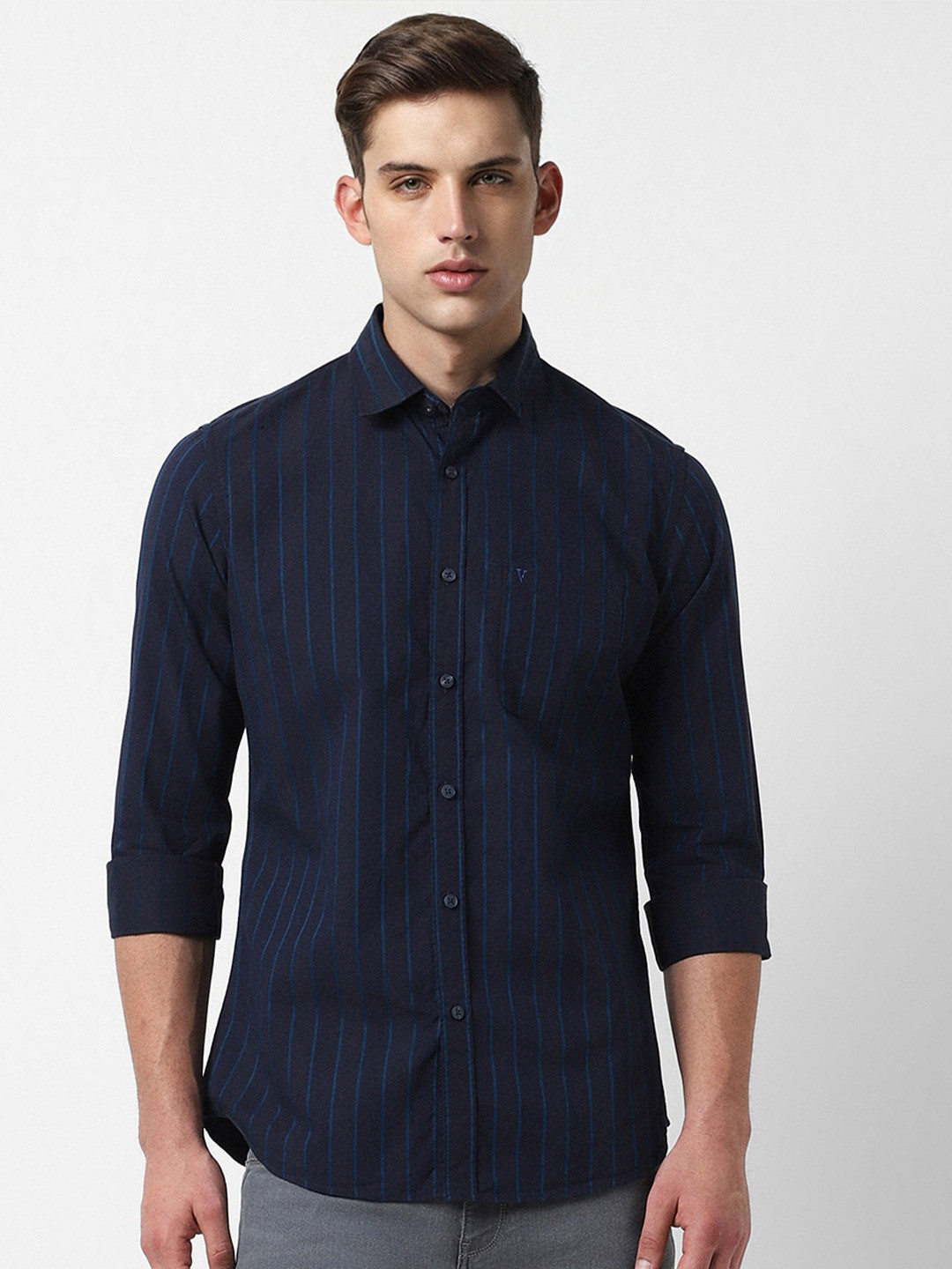 

Van Heusen Sport Slim Fit Spread Collar Cotton Casual Shirt, Navy blue